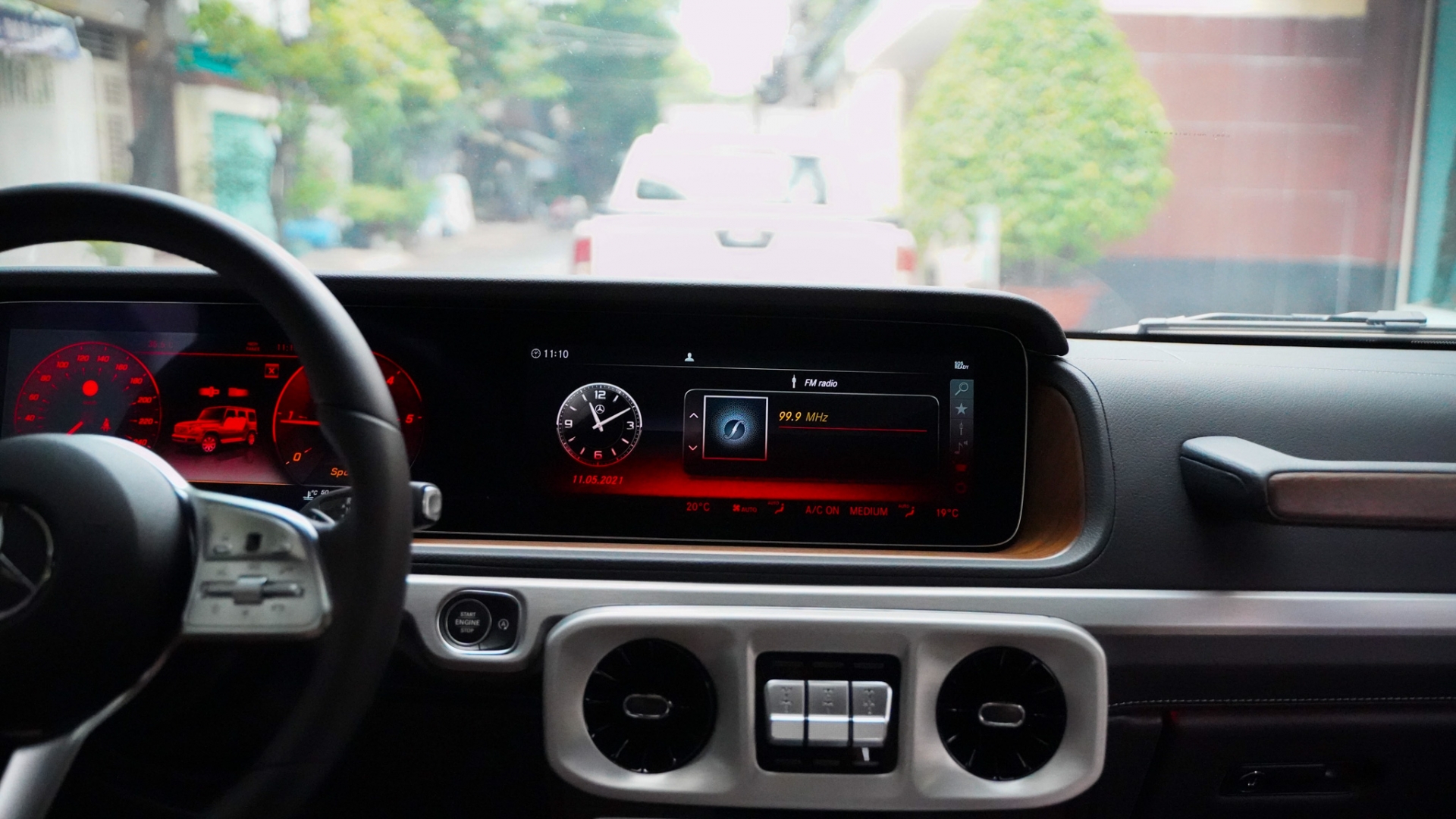 Cận cảnh Mercedes-Benz G-class 'giá rẻ' đầu tiên về Việt Nam