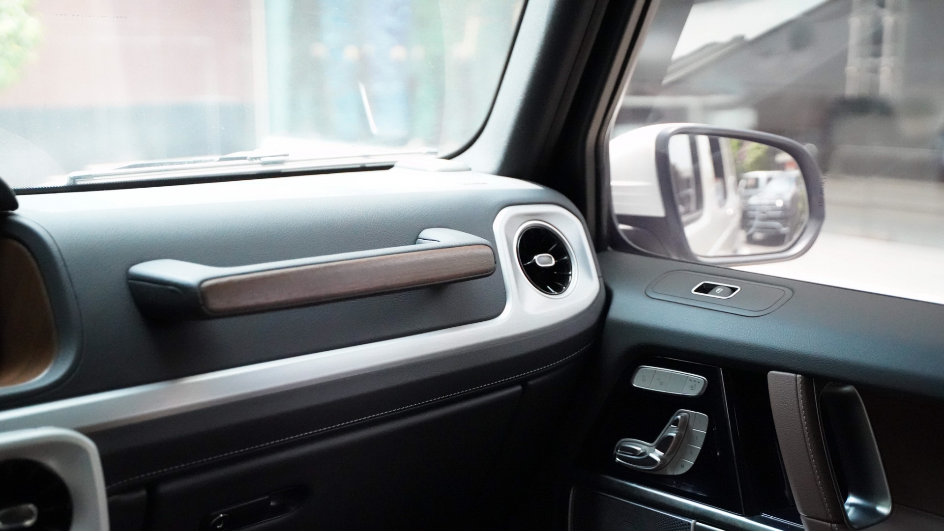 Cận cảnh Mercedes Benz G-class 'giá rẻ' đầu tiên về Việt Nam