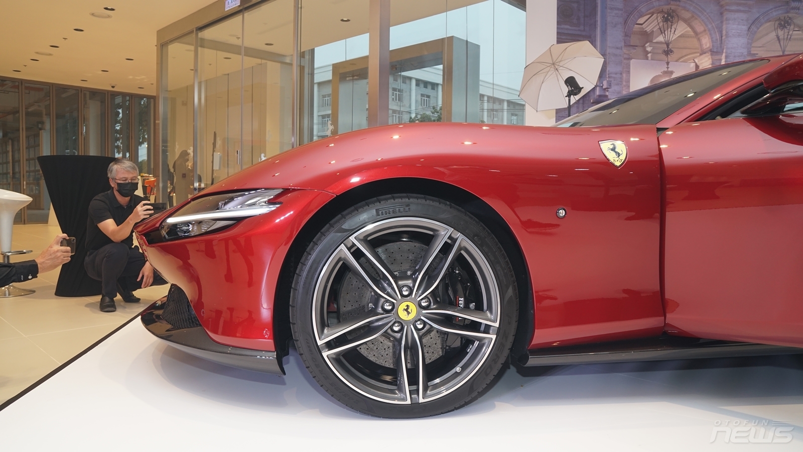 Cận cảnh Ferrari Roma giá hơn 21 tỷ đồng tại Việt Nam