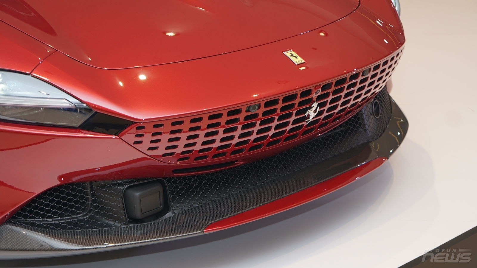 Cận cảnh Ferrari Roma giá hơn 21 tỷ đồng tại Việt Nam