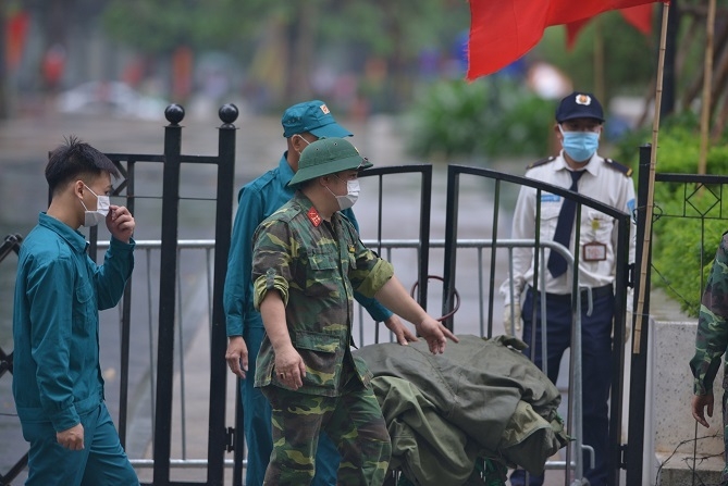 Ca nghi nhiễm Covid-19 từng tham gia hỗ trợ bầu cử, Hà Nội phong tỏa 4 tòa nhà Ca nghi nhiễm Covid-19 từng tham gia hỗ trợ bầu cử, Hà Nội phong tỏa 4 tòa nhà