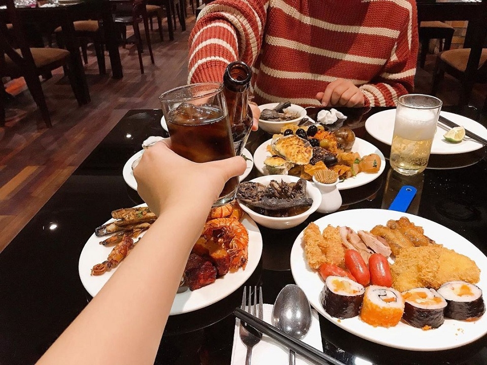 Từ 12h ngày 25/5, Hà Nội tạm dừng hoạt động nhà hàng, cắt tóc, gội đầu Từ 12h ngày 25/5, Hà Nội tạm dừng hoạt động nhà hàng, cắt tóc, gội đầu