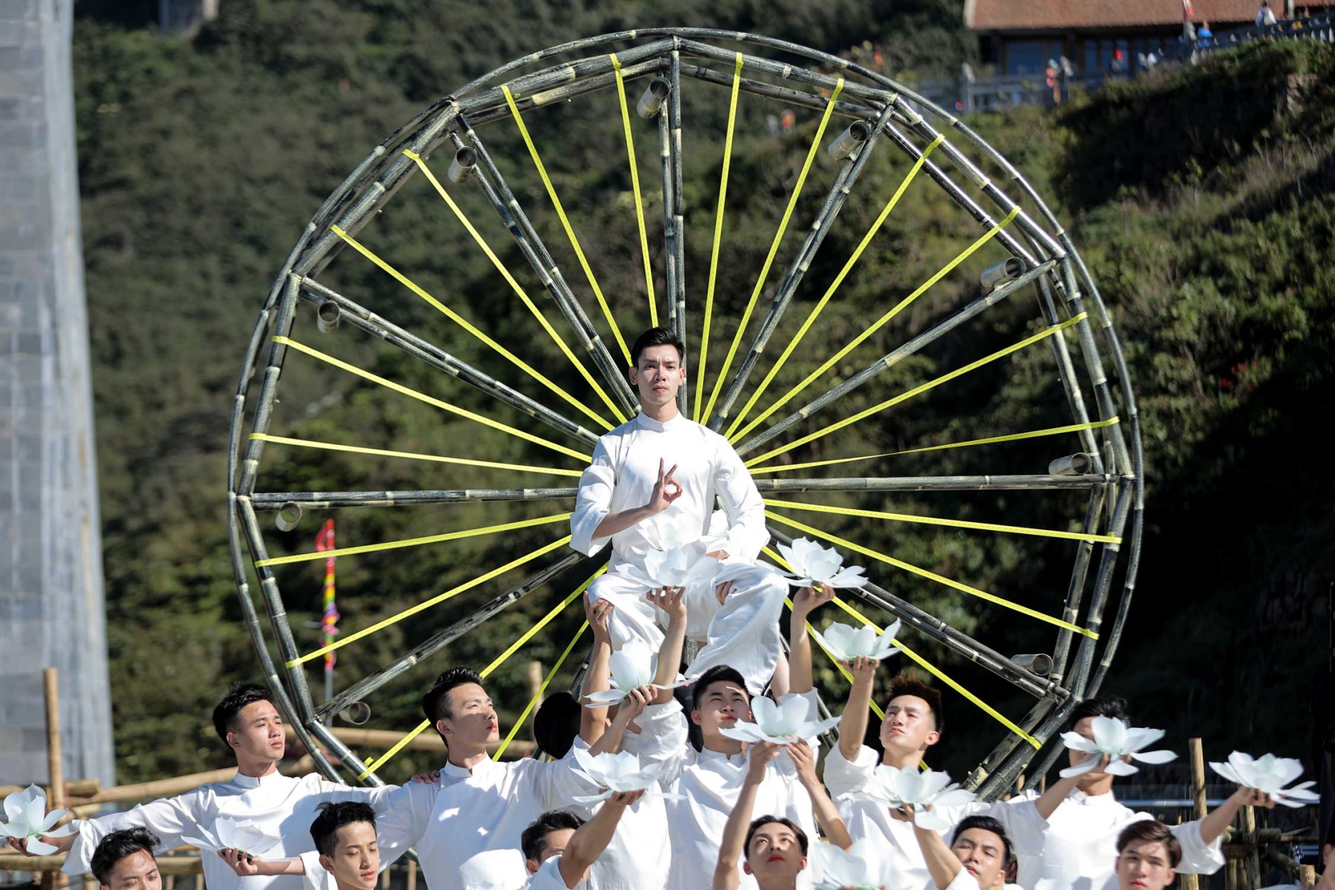 Không thể rời mắt trước những bức ảnh chụp Fansipan đẹp kỳ ảo này