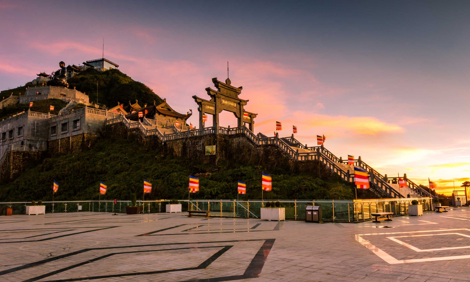 Không thể rời mắt trước những bức ảnh chụp Fansipan đẹp kỳ ảo này