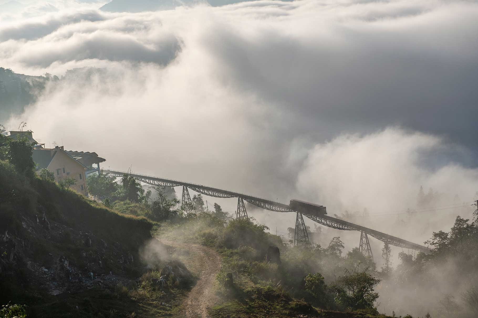 Không thể rời mắt trước những bức ảnh chụp Fansipan đẹp kỳ ảo này