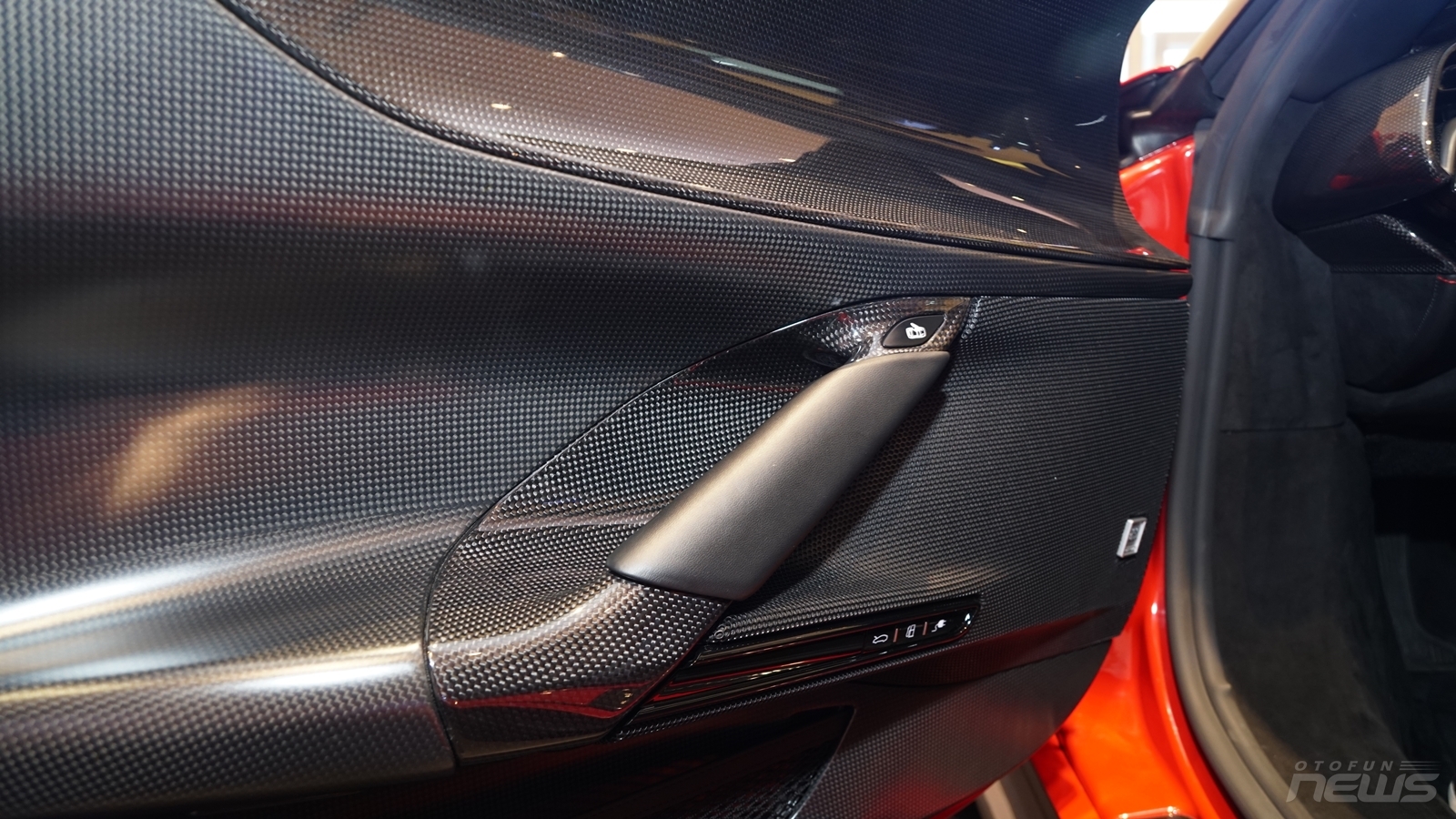 Cận cảnh SF90 Stradale siêu xe mạnh của Ferrari tại Việt Nam