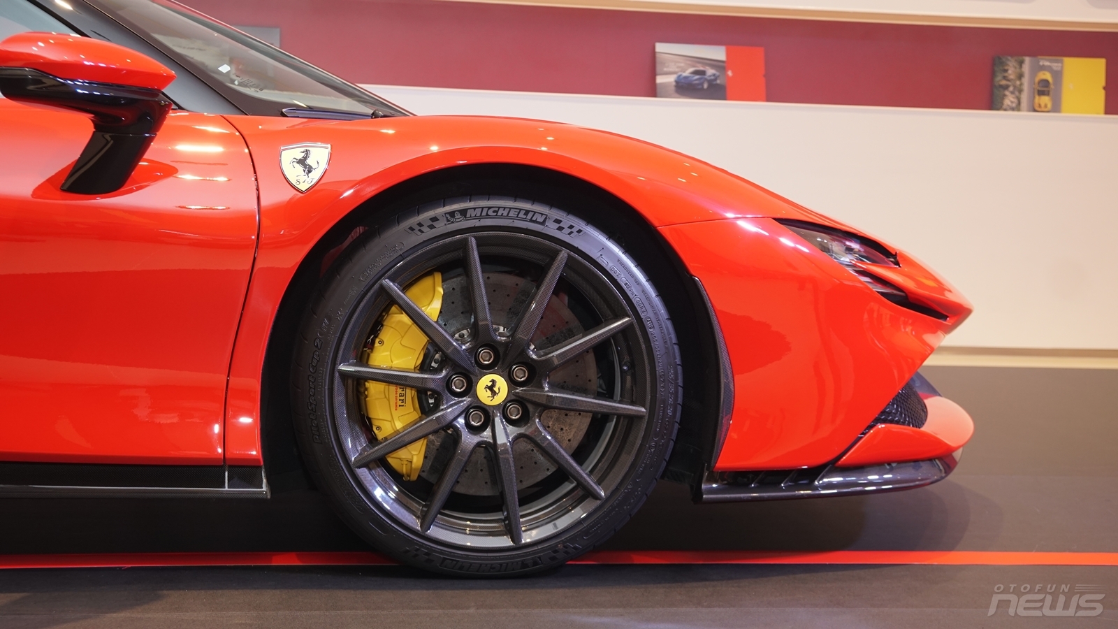 Cận cảnh SF90 Stradale siêu xe mạnh của Ferrari tại Việt Nam