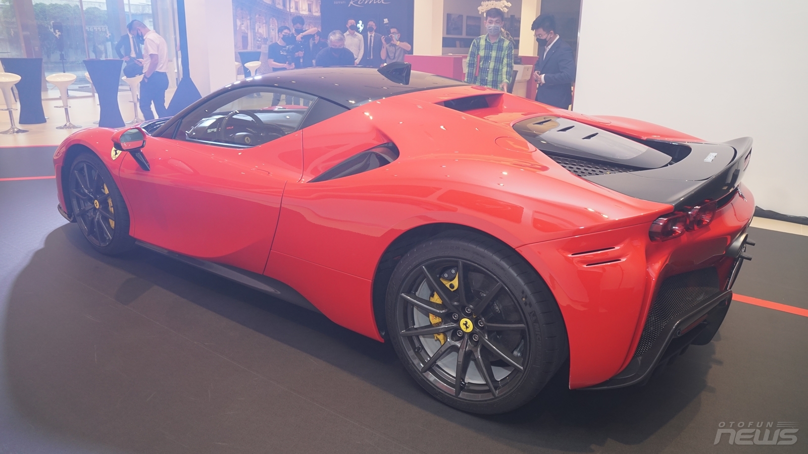 Cận cảnh SF90 Stradale siêu xe mạnh của Ferrari tại Việt Nam