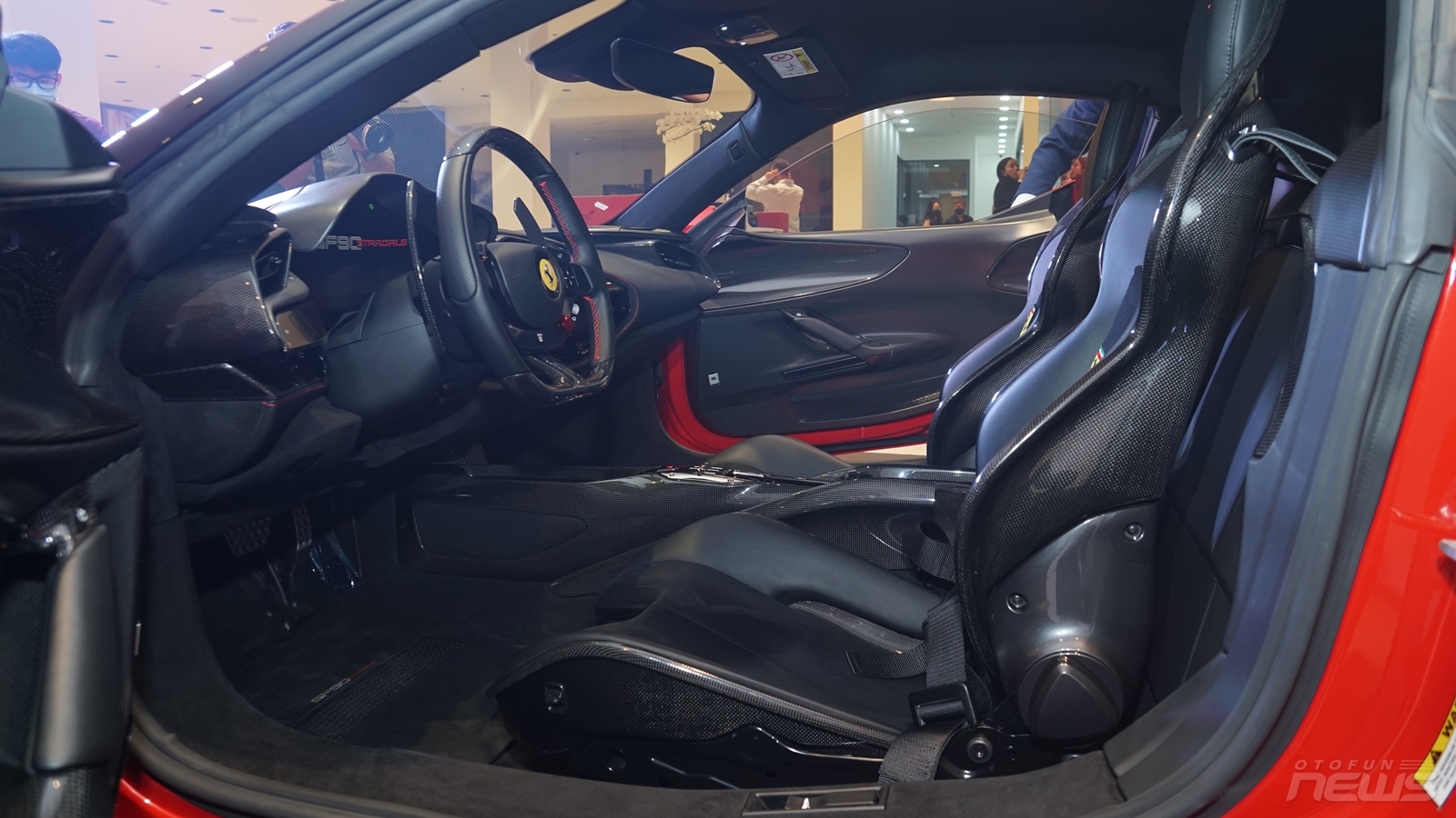 Cận cảnh SF90 Stradale siêu xe mạnh của Ferrari tại Việt Nam