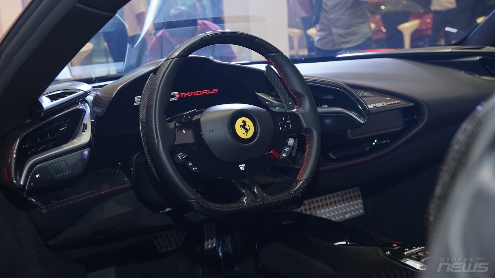 Cận cảnh SF90 Stradale siêu xe mạnh của Ferrari tại Việt Nam