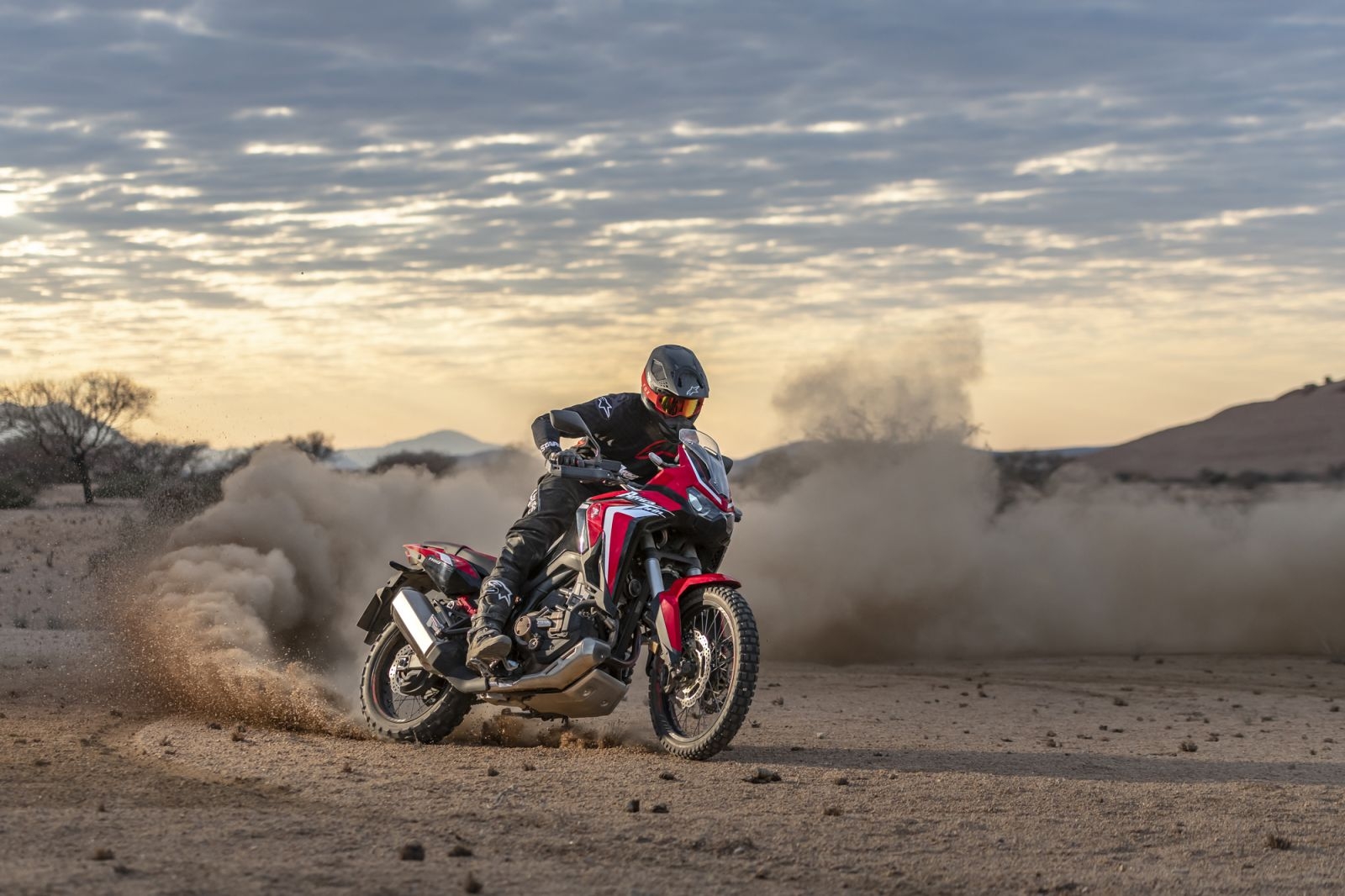 Honda Việt Nam ra mắt Africa Twin 2021, giá 589 triệu đồng