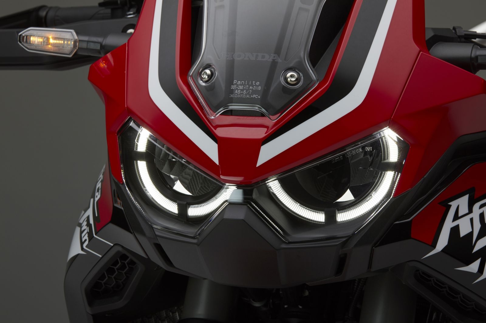 Honda Việt Nam ra mắt Africa Twin 2021, giá 589 triệu đồng