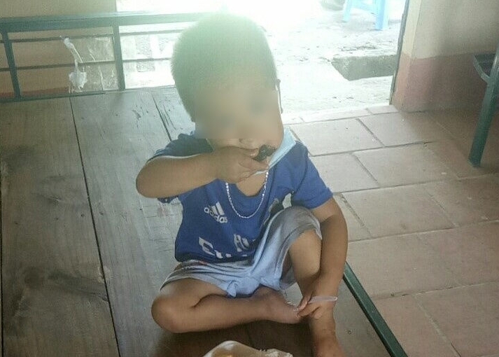 Bức ảnh cháu bé vùng dịch