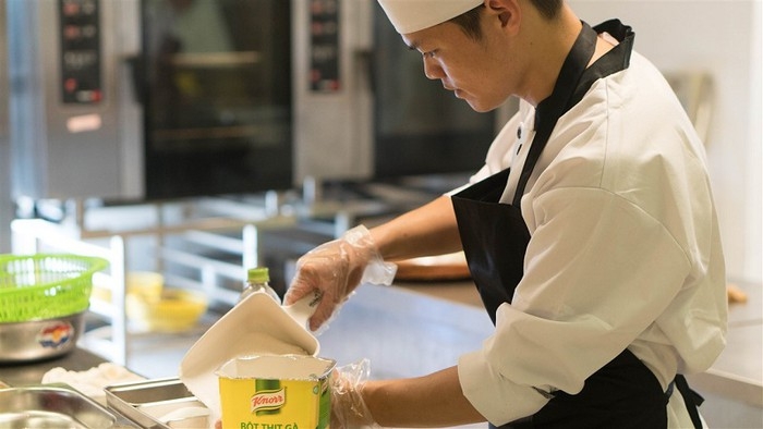 Cú chuyển mình ngoạn mục của “nóc nhà Đông Dương” và những mảnh đời được đổi thay Cú chuyển mình ngoạn mục của “nóc nhà Đông Dương” và những mảnh đời được đổi thay