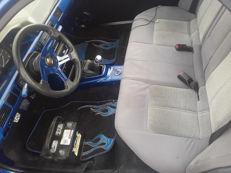 Chiếc Mazda Protege 'không lưng' dị thường nhất thế giới chiec mazda protege khong lung di thuong nhat the gioi