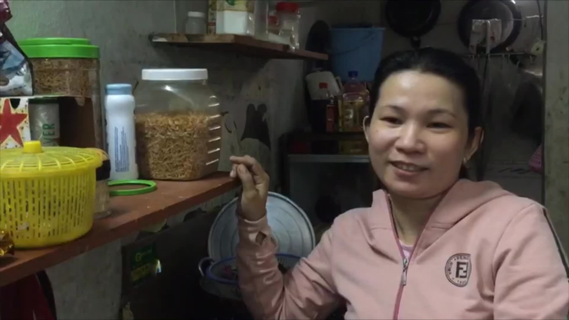 Chẳng lẽ lại nhận tiền hỗ trợ trên TV?