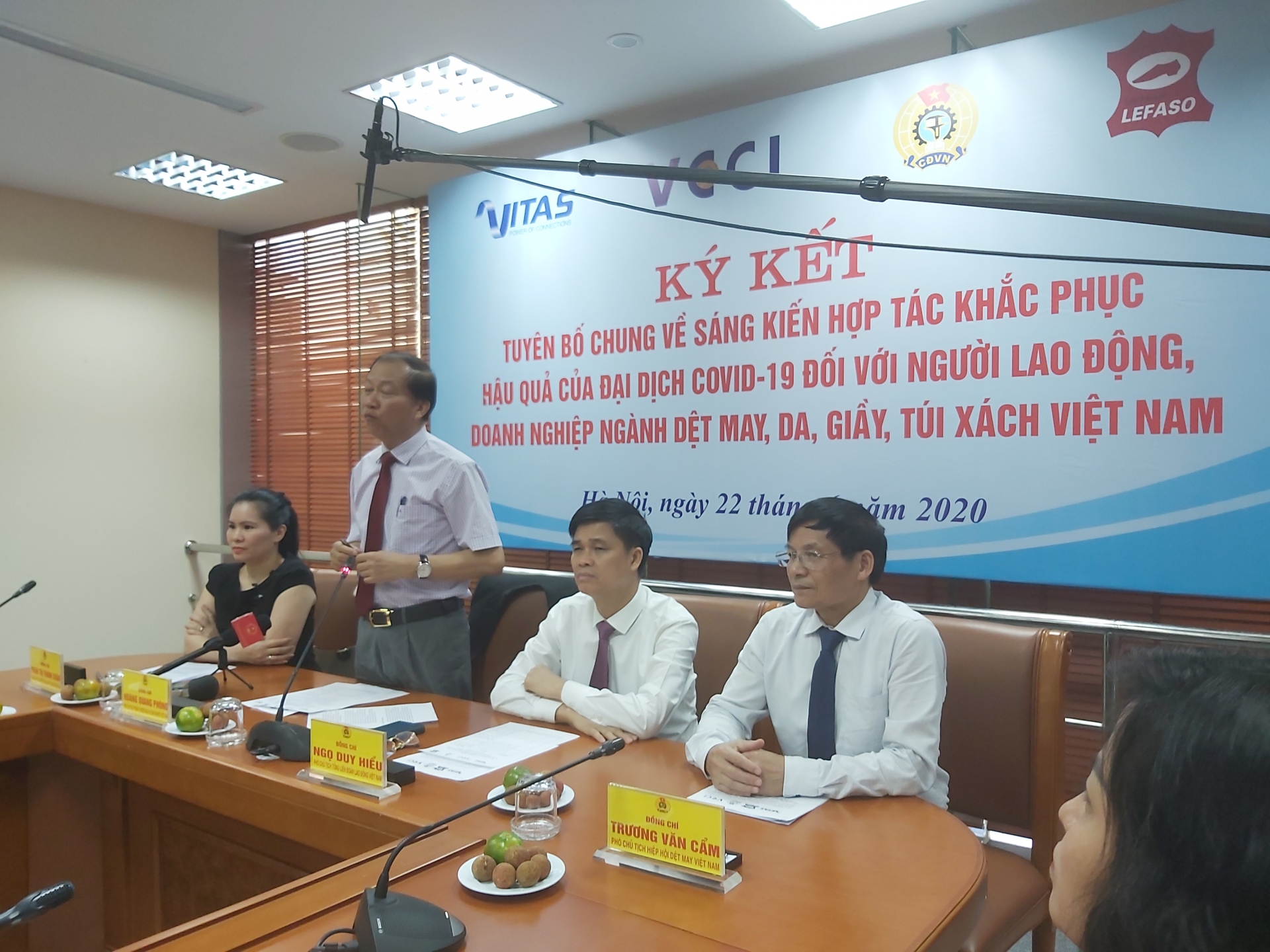 Ký kết hợp tác hỗ trợ cho người lao động, và doanh nghiệp dệt may, da, giầy ky ket hop tac ho tro cho nguoi lao dong va doanh nghiep det may da giay