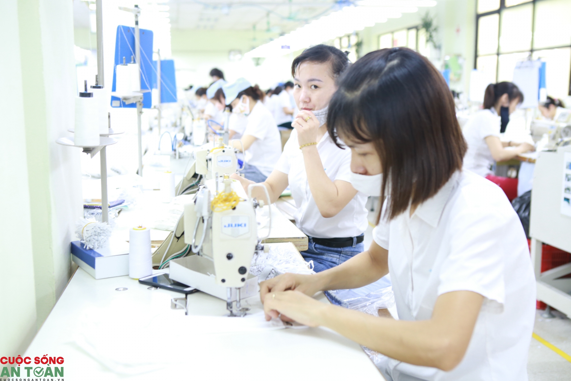 Quan tâm, chăm lo cho con của công nhân lao động quan tam cham lo cho con cua cong nhan lao dong