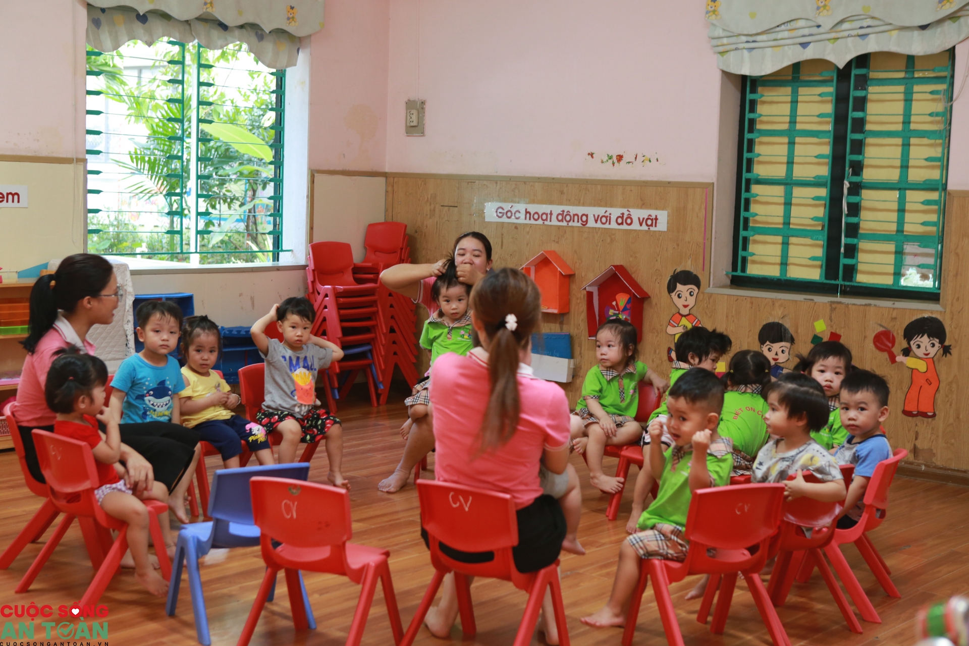 Quan tâm, chăm lo cho con của công nhân lao động quan tam cham lo cho con cua cong nhan lao dong