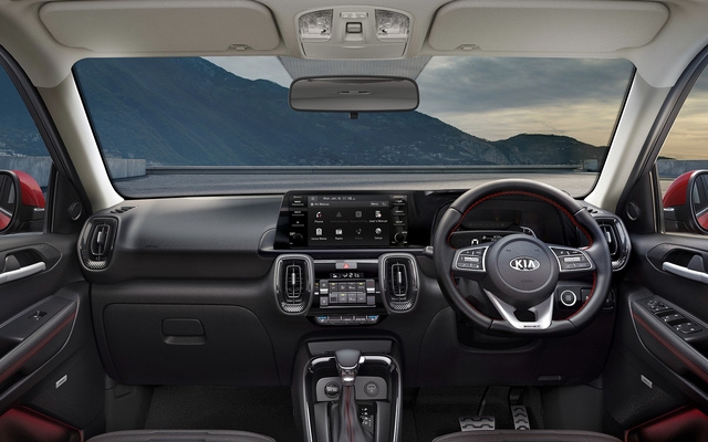 Kia Sonet ngụy trang kín mít xuất hiện tại Việt Nam