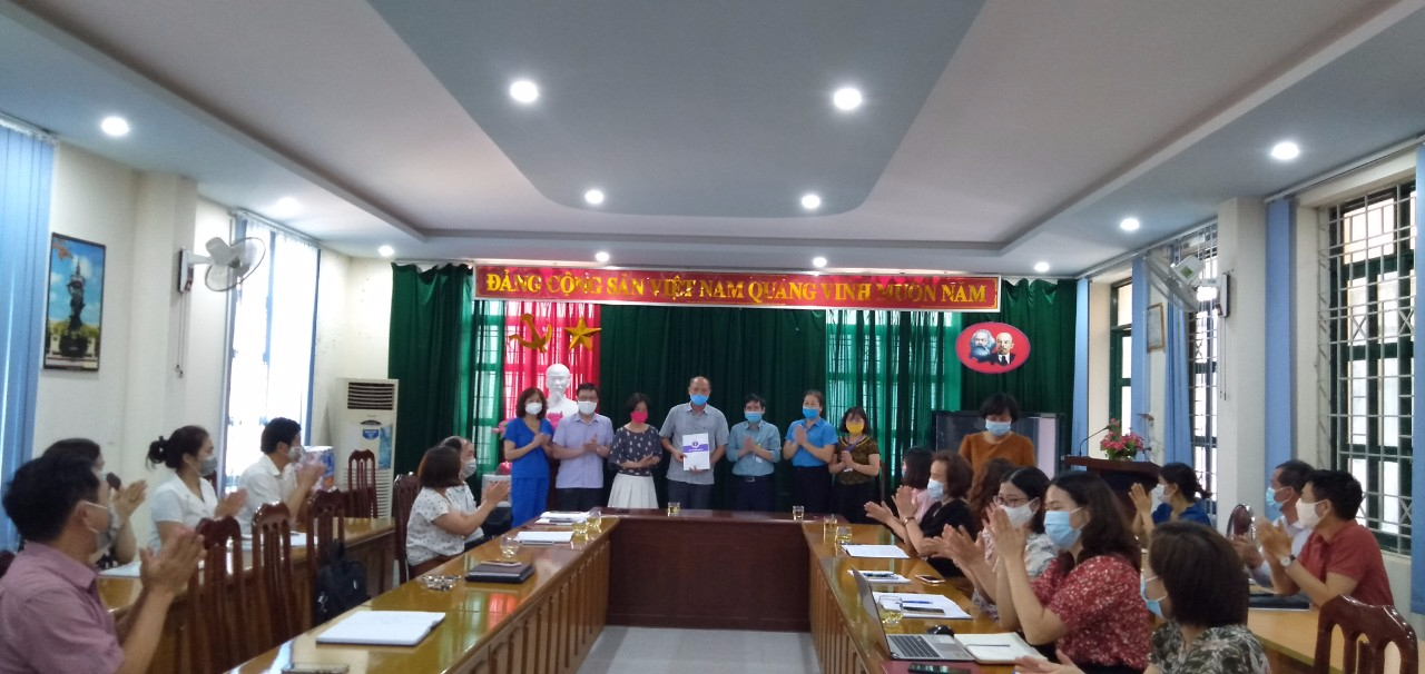 Ủng hộ cán bộ y tế chống dịch Covid-19 tại Sơn La Ủng hộ cán bộ y tế chống dịch Covid-19 tại Sơn La