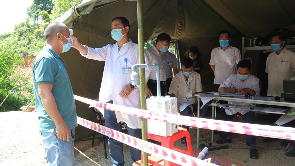 Ủng hộ cán bộ y tế chống dịch Covid-19 tại Sơn La Ủng hộ cán bộ y tế chống dịch Covid-19 tại Sơn La