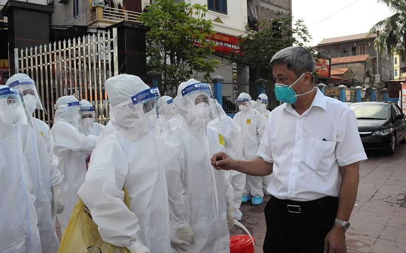 Nắng nóng chạm ngưỡng 40 độ C: Thiết kế lại bộ trang phục bảo hộ cho nhân viên y tế Nắng nóng chạm ngưỡng 40 độ C: Thiết kế lại bộ trang phục bảo hộ cho nhân viên y tế