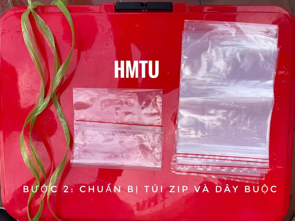 Đeo túi đá trên người, giải pháp giảm nhiệt có “1-0-2” của nhân viên y tế ở Bắc Giang