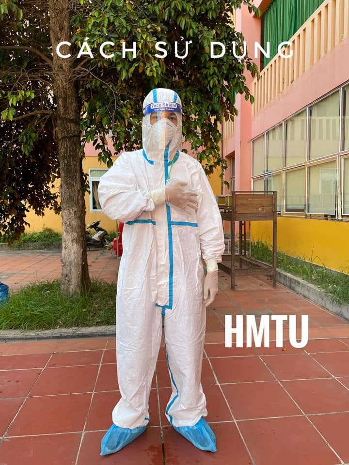 Đeo túi đá trên người, giải pháp giảm nhiệt có “1-0-2” của nhân viên y tế ở Bắc Giang