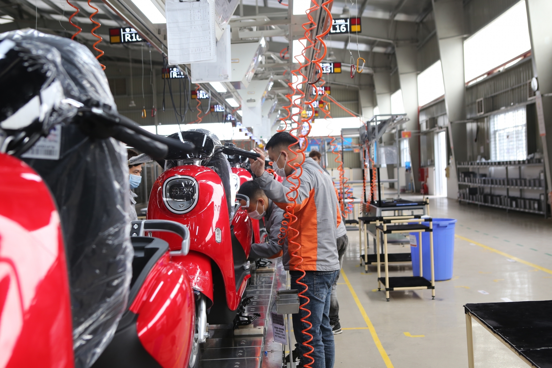 Công nhân nghỉ việc vì giãn cách xã hội có được trả lương không? Công nhân nghỉ việc vì giãn cách xã hội có được trả lương không?