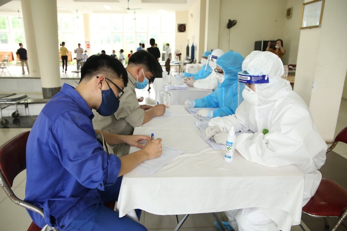 Công nhân Bắc Giang trở lại làm việc: Khó khăn vì giấy xác nhận của địa phương còn chậm Công nhân Bắc Giang trở lại làm việc: Khó khăn vì giấy xác nhận của địa phương còn chậm