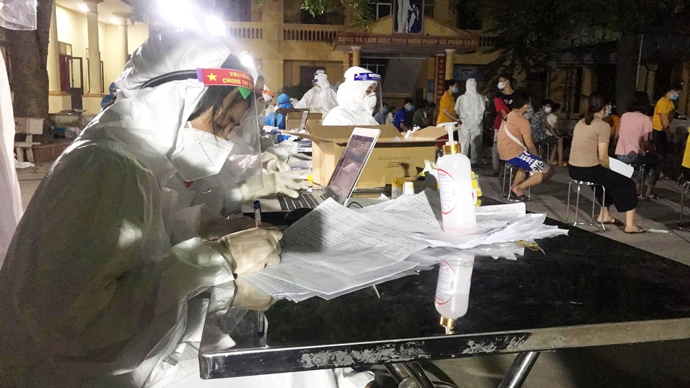 Công nhân Bắc Giang trở lại làm việc: Khó khăn vì giấy xác nhận của địa phương còn chậm Công nhân Bắc Giang trở lại làm việc: Khó khăn vì giấy xác nhận của địa phương còn chậm