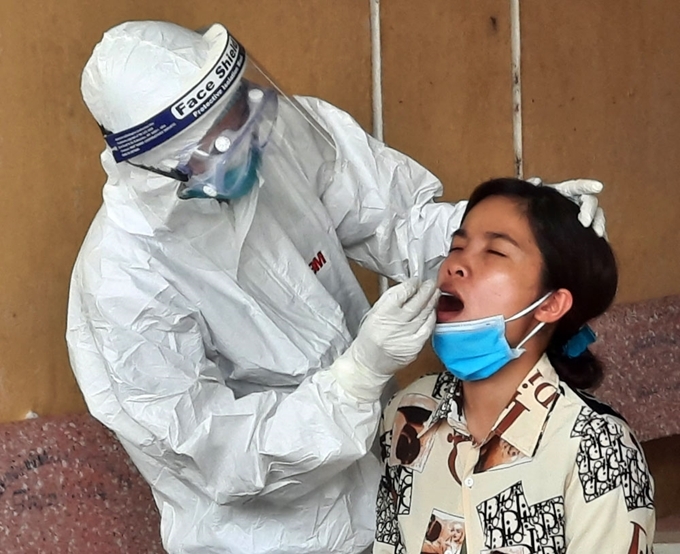 Nữ công nhân mang thai ở “tâm dịch” Bắc Giang: “Chồng tôi lại lỡ hẹn vào nhà máy”