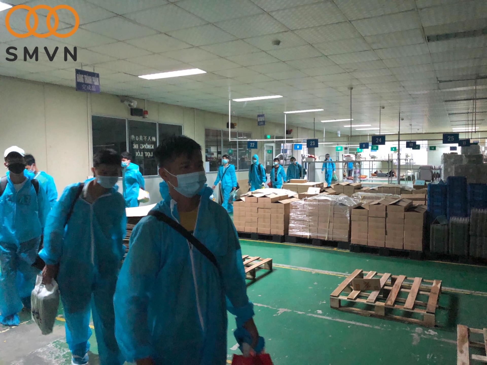 Những bữa ăn ca đặc biệt của công nhân trong nhà máy “3 tại chỗ”