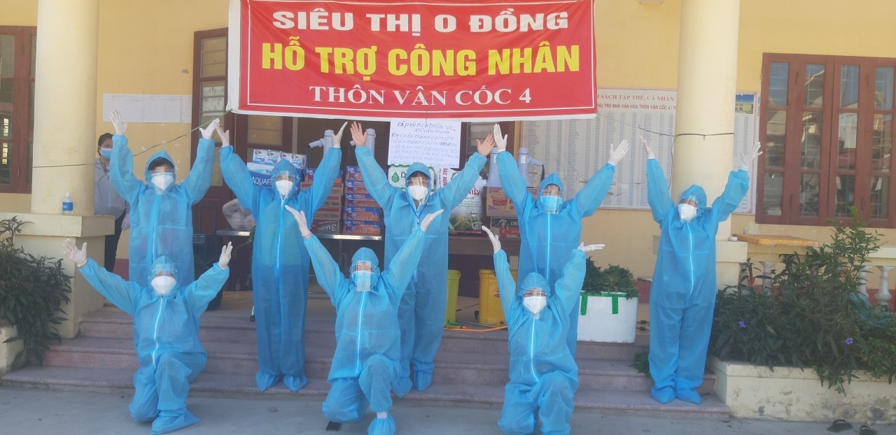 Điệu nhảy cổ vũ ở tâm dịch Bắc Giang của những người vận hành “Siêu thị 0 đồng” Điệu nhảy cổ vũ ở tâm dịch Bắc Giang của những người vận hành “Siêu thị 0 đồng”