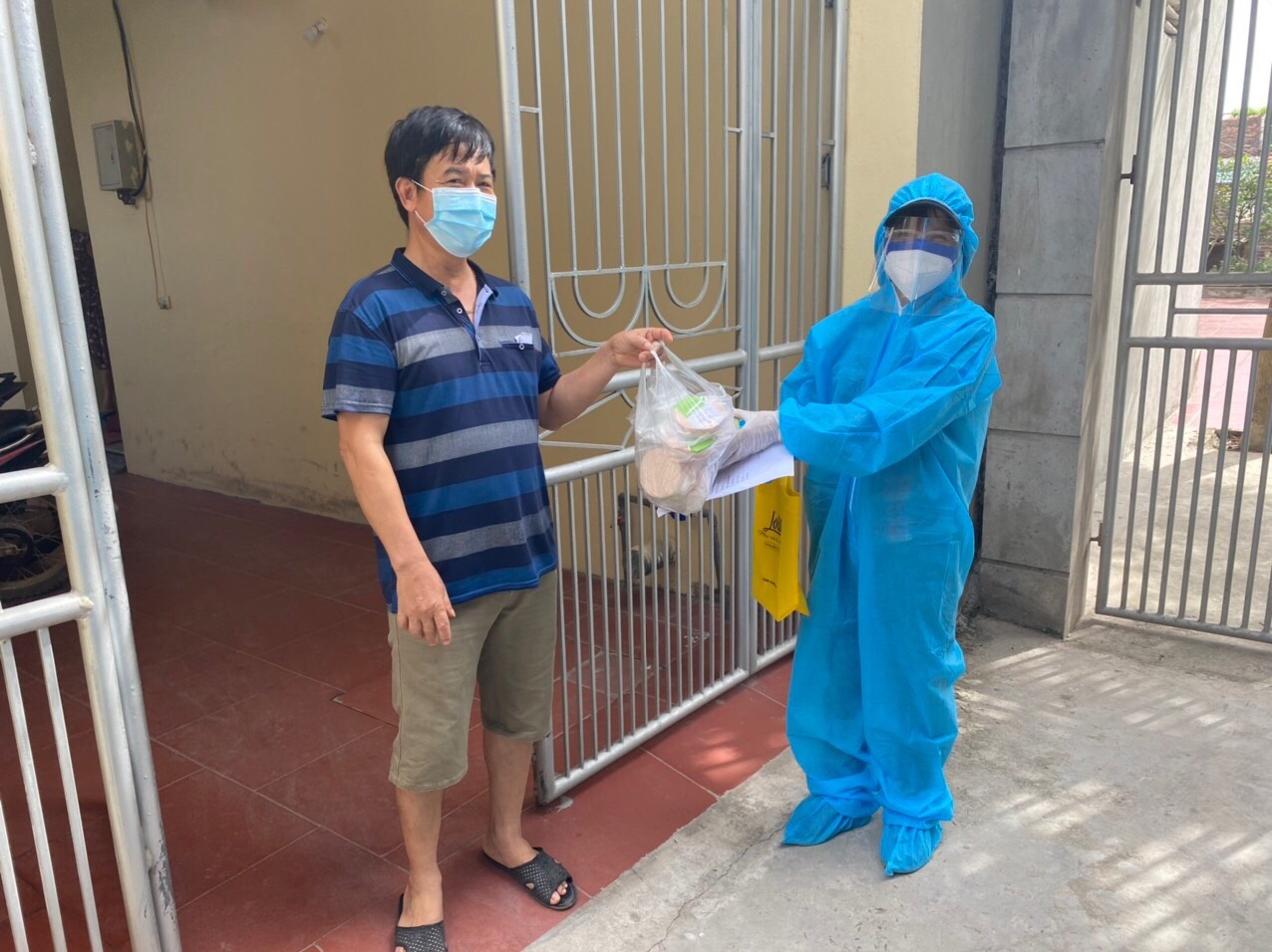 Điệu nhảy cổ vũ ở tâm dịch Bắc Giang của những người vận hành “Siêu thị 0 đồng” Điệu nhảy cổ vũ ở tâm dịch Bắc Giang của những người vận hành “Siêu thị 0 đồng”