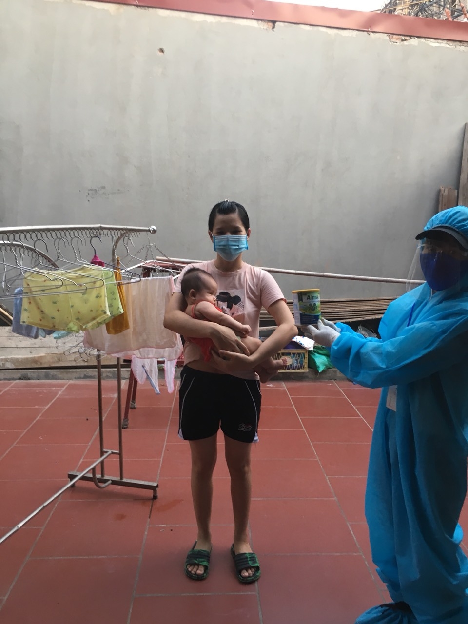 Điệu nhảy cổ vũ ở tâm dịch Bắc Giang của những người vận hành “Siêu thị 0 đồng” Điệu nhảy cổ vũ ở tâm dịch Bắc Giang của những người vận hành “Siêu thị 0 đồng”