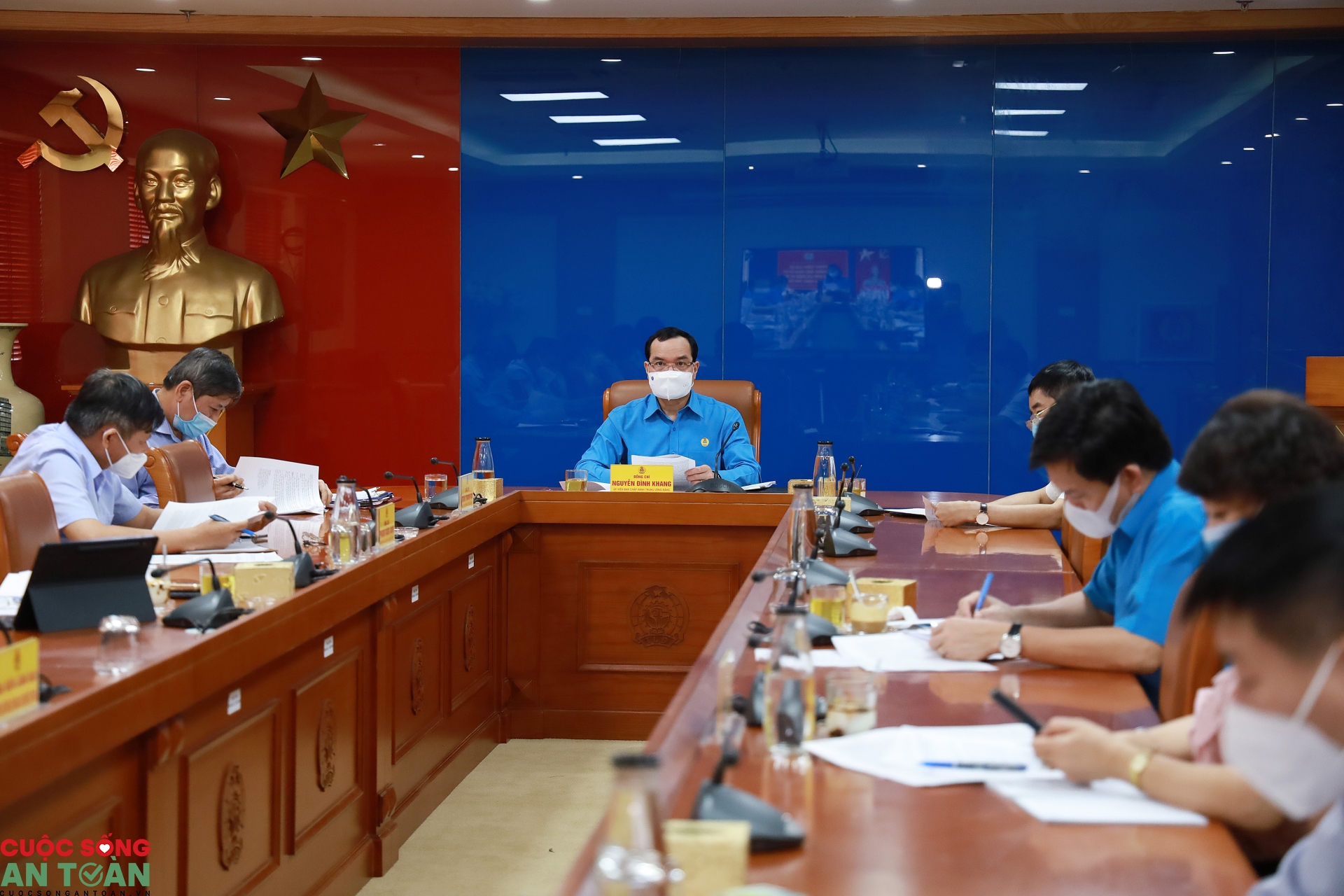 Ưu tiên cho CNLĐ trong các khu công nghiệp sớm được tiêm vắc xin phòng Covid-19