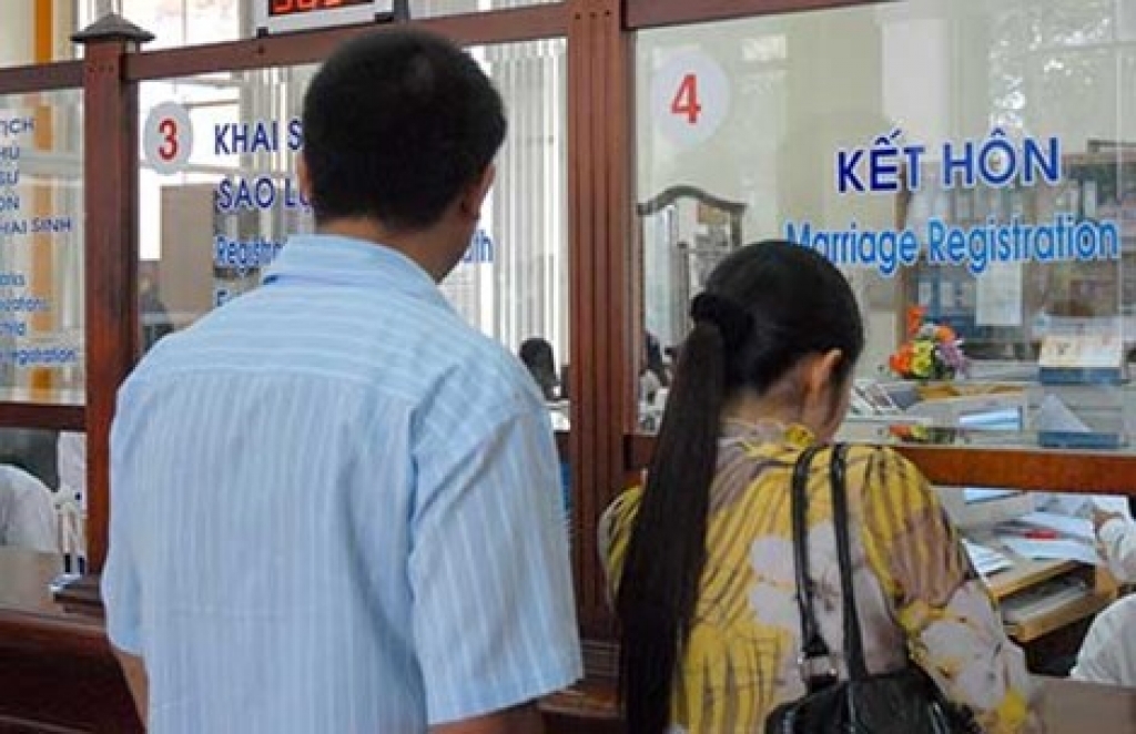 Giấy xác nhận tình trạng hôn nhân sắp phải ghi tên người dự định kết hôn? giay xac nhan tinh trang hon nhan sap phai ghi ten nguoi du dinh ket hon