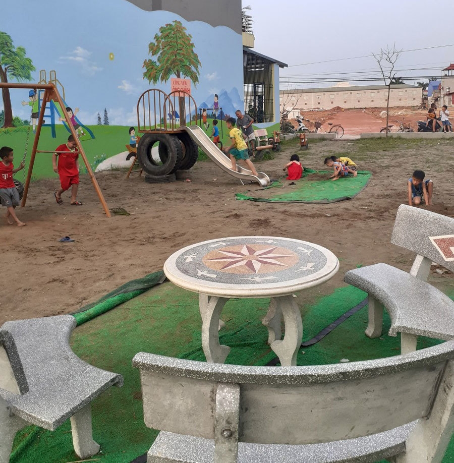 ky la cong vien ong chinh va ve vao cua chi bang nhung nu cuoi