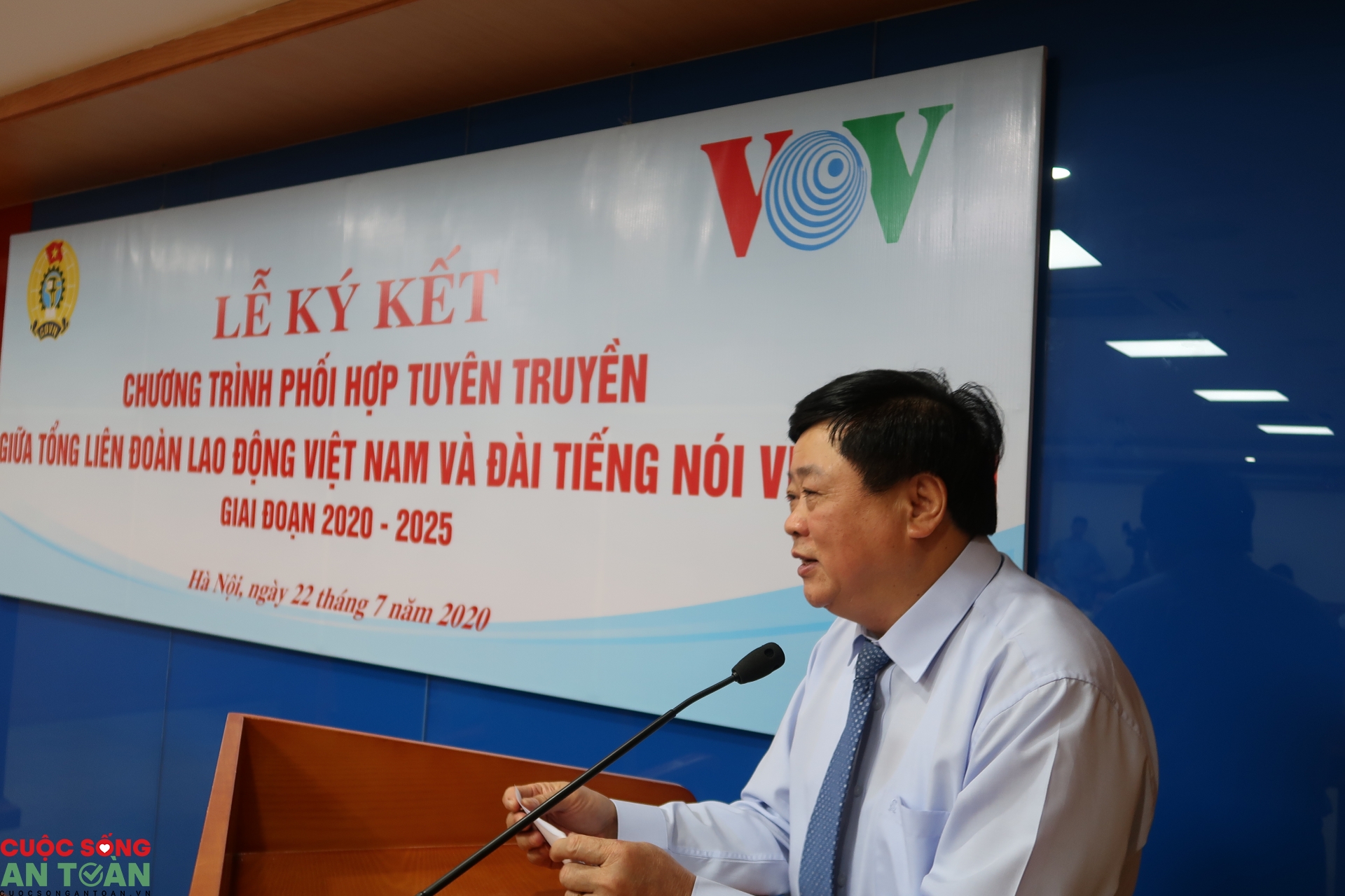 Tổng LĐLĐ Việt Nam ký kết chương trình phối hợp tuyên truyền với Đài Tiếng nói Việt Nam tong ldld viet nam ky ket chuong trinh phoi hop tuyen truyen voi dai tieng noi viet nam