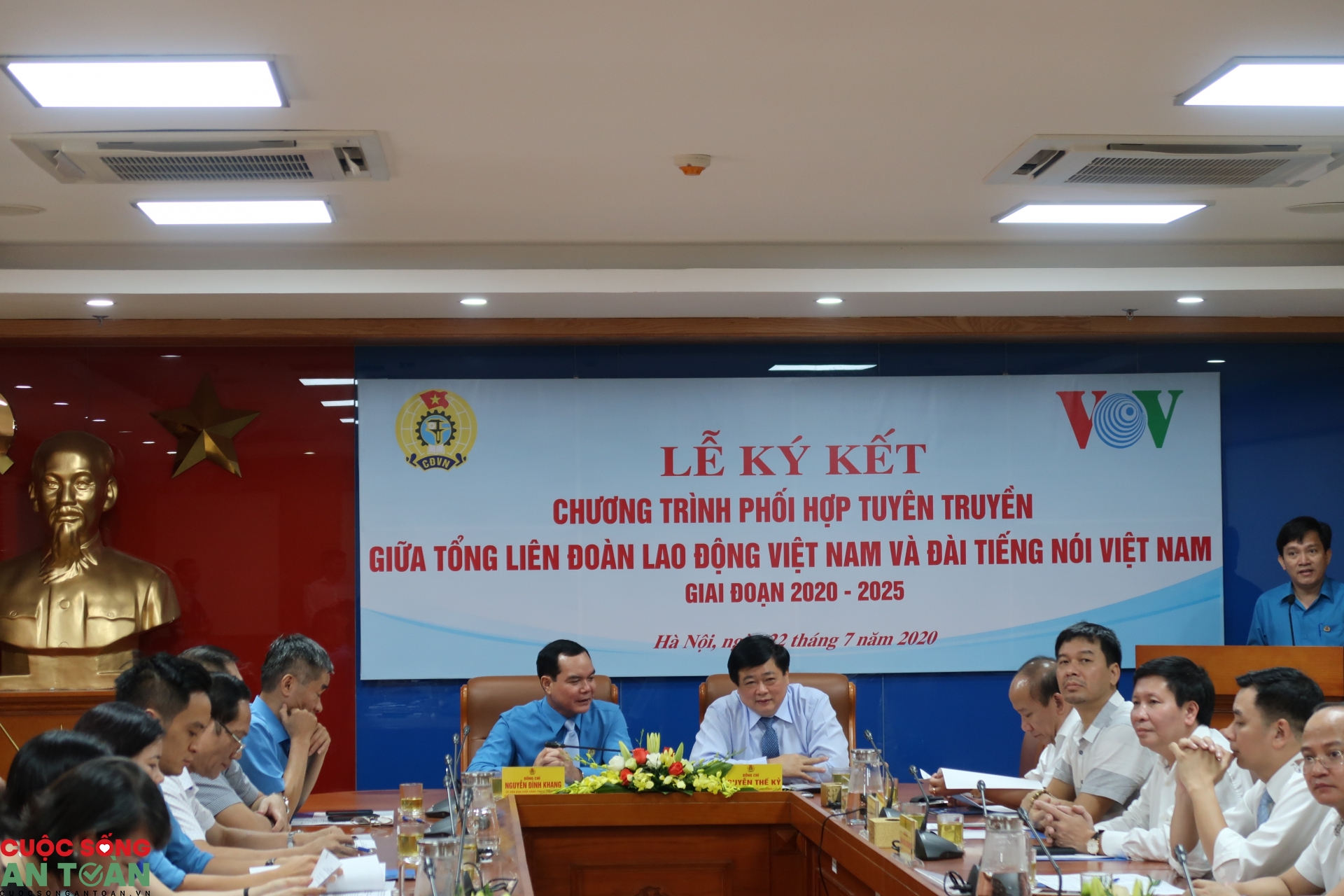 Tổng LĐLĐ Việt Nam ký kết chương trình phối hợp tuyên truyền với Đài Tiếng nói Việt Nam tong ldld viet nam ky ket chuong trinh phoi hop tuyen truyen voi dai tieng noi viet nam