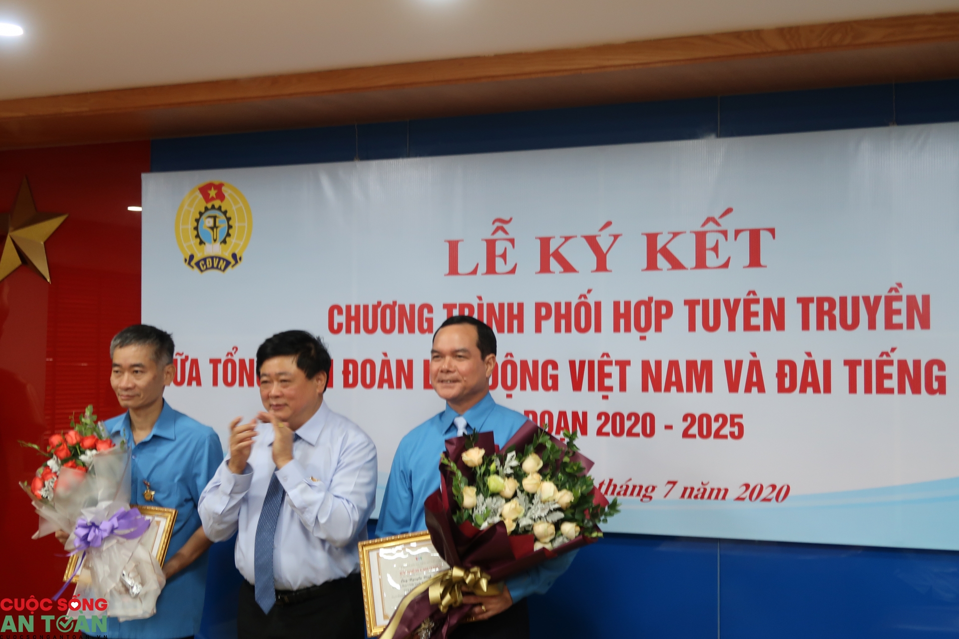 Tổng LĐLĐ Việt Nam ký kết chương trình phối hợp tuyên truyền với Đài Tiếng nói Việt Nam tong ldld viet nam ky ket chuong trinh phoi hop tuyen truyen voi dai tieng noi viet nam