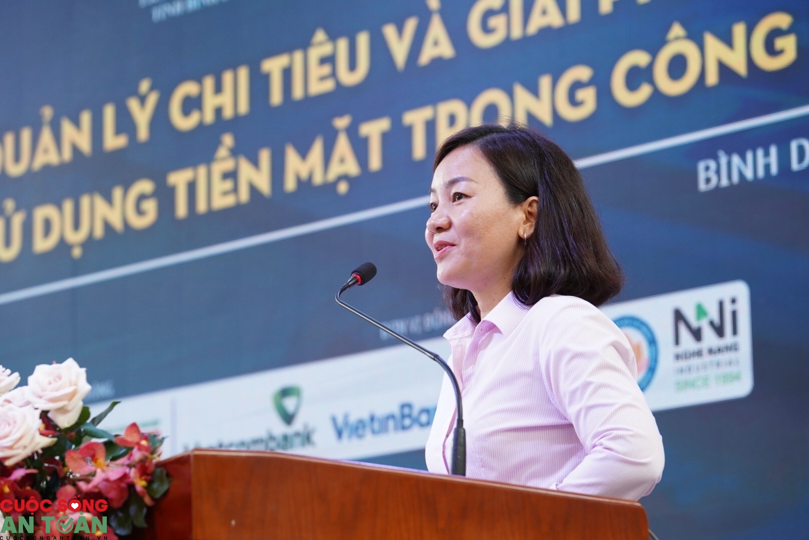 han che su dung tien mat thay doi thoi quen giup cong nhan quan ly chi tieu thong minh