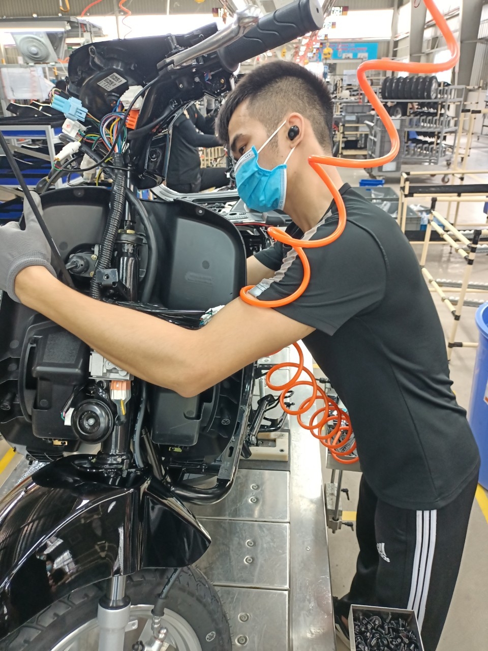 Công nhân Bắc Giang trở lại nhà máy làm việc: Tăng lương 2 triệu, xét nghiệm 1 lần/tuần Công nhân Bắc Giang trở lại nhà máy làm việc: Tăng lương 2 triệu, xét nghiệm 1 lần/tuần