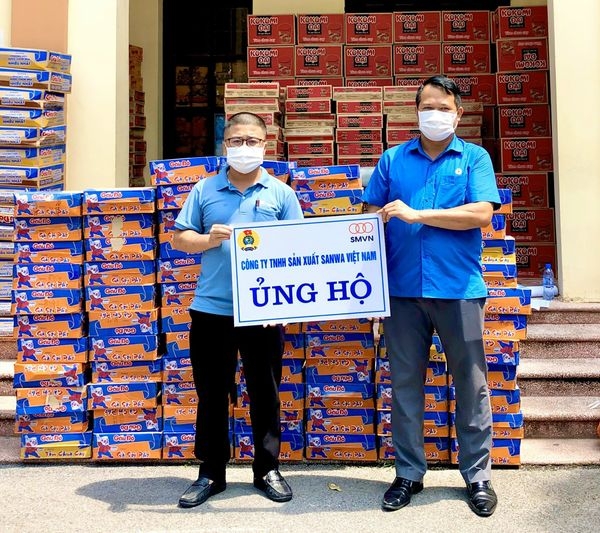 Duy trì “3 tại chỗ”, công nhân phấn khởi vì được công ty hỗ trợ 200.000 đồng/ngày Duy trì “3 tại chỗ”, công nhân phấn khởi vì được công ty hỗ trợ 200.000 đồng/ngày