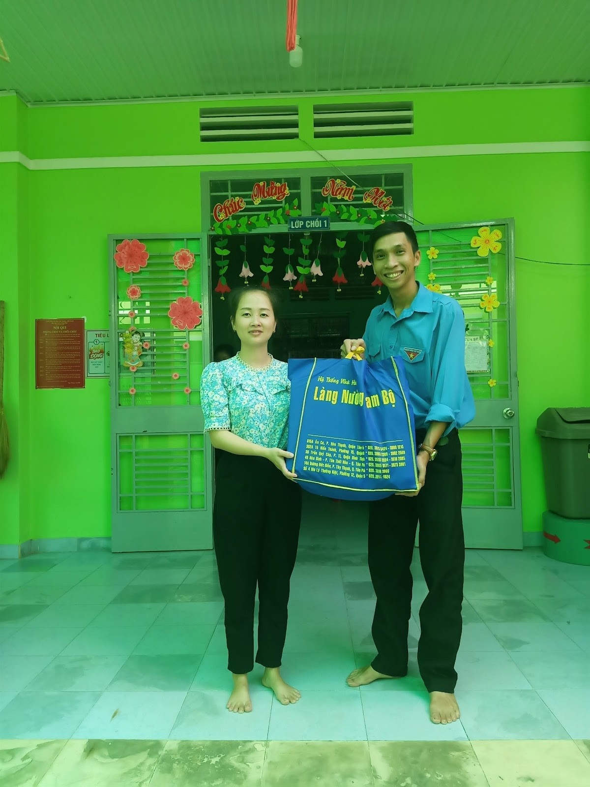 Cô giáo vùng đất đỏ vươn lên từ khó khăn Cô giáo vùng đất đỏ vươn lên từ khó khăn