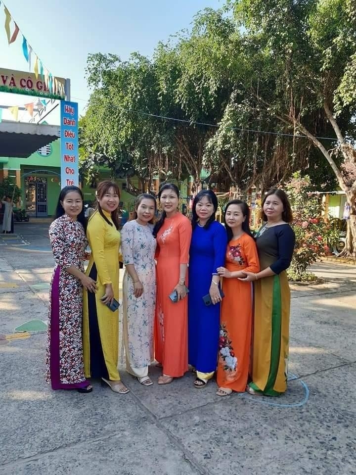 Cô giáo vùng đất đỏ vươn lên từ khó khăn Cô giáo vùng đất đỏ vươn lên từ khó khăn