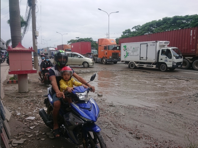 Đoạn đường “tử thần” hơn 2km xuống cấp nghiêm trọng ở Bình Dương doan duong tu than hon 2km xuong cap nghiem trong o binh duong