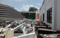 Truy tìm nguyên nhân khiến mái che hội trường ủy ban bất ngờ sập xuống